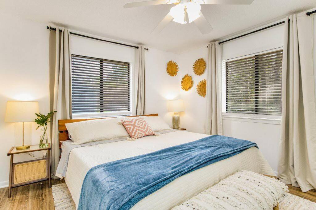 Villa Woodsy Retreat, Steps To Bay - Hot Tub! Gulf Breeze Exterior foto