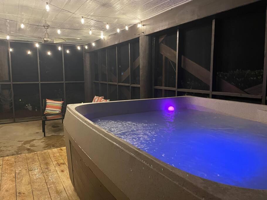 Villa Woodsy Retreat, Steps To Bay - Hot Tub! Gulf Breeze Exterior foto