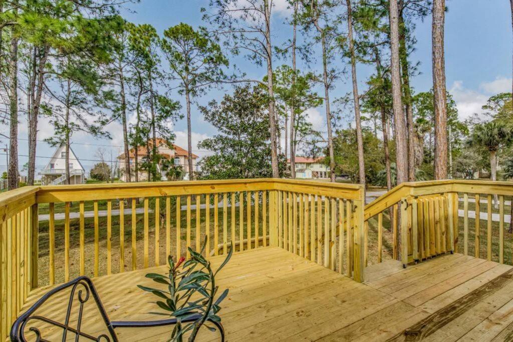 Villa Woodsy Retreat, Steps To Bay - Hot Tub! Gulf Breeze Exterior foto