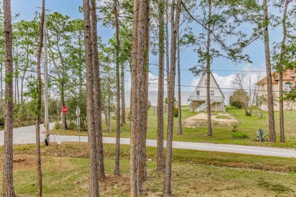 Villa Woodsy Retreat, Steps To Bay - Hot Tub! Gulf Breeze Exterior foto