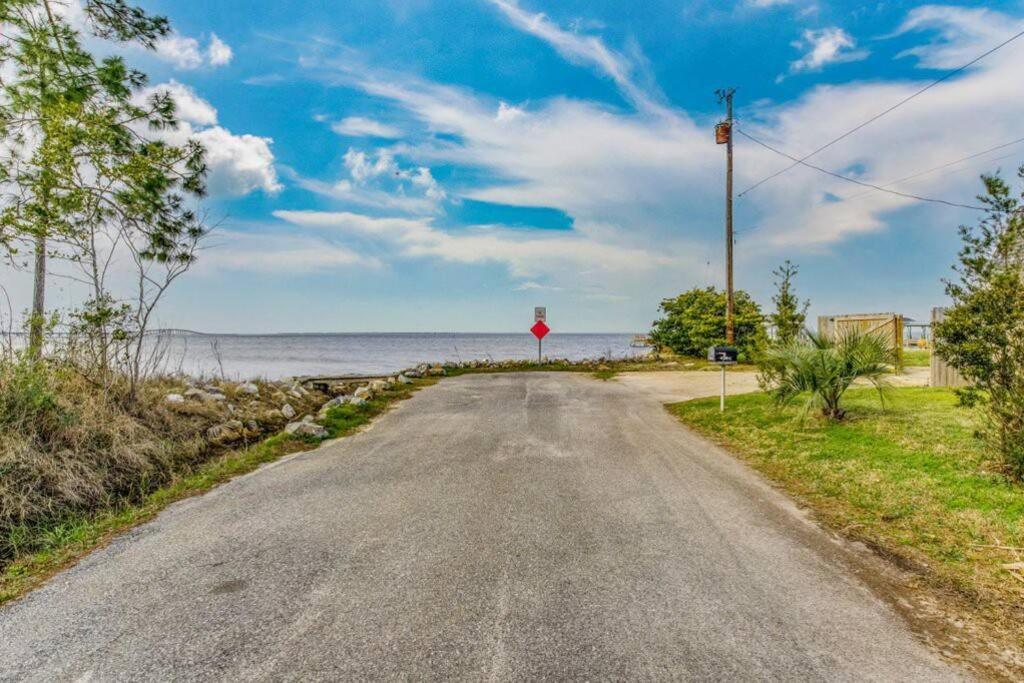 Villa Woodsy Retreat, Steps To Bay - Hot Tub! Gulf Breeze Exterior foto