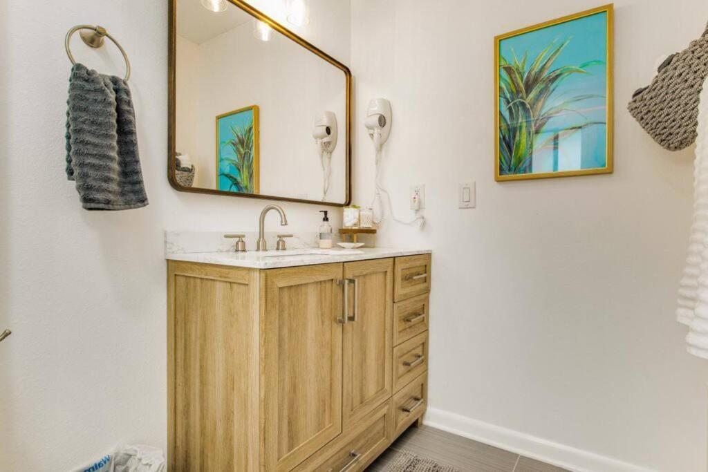 Villa Woodsy Retreat, Steps To Bay - Hot Tub! Gulf Breeze Exterior foto